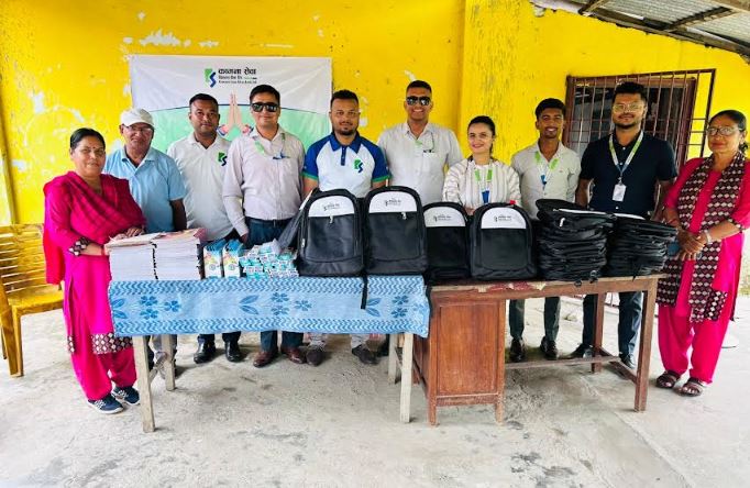 कामना सेवा विकास बैंकद्वारा विद्यालयलाई शैक्षिक सामग्री तथा स्कुल ब्याग वितरण